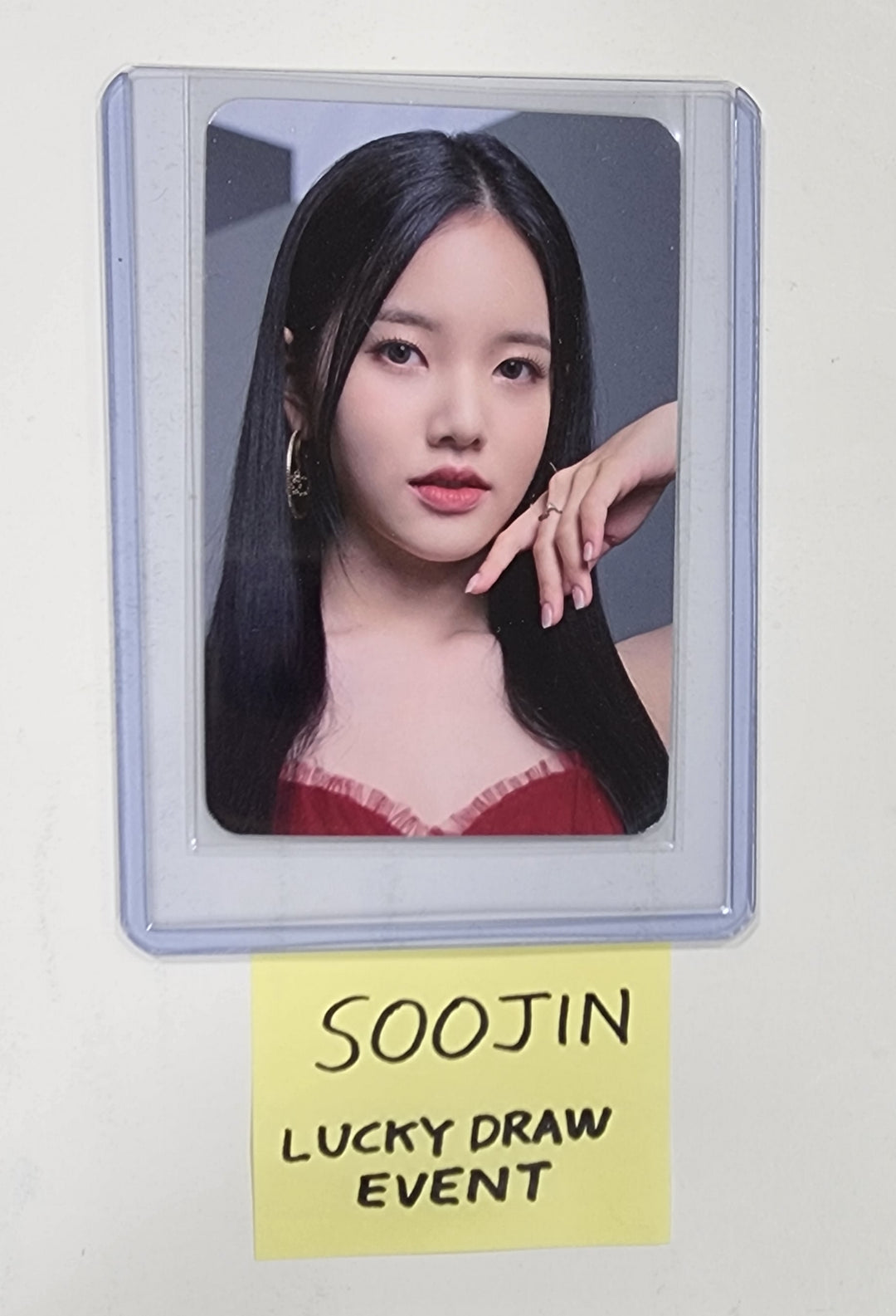 Soojin (Of QUEENDOM PUZZLE) - POP-UP Store Official Soundwave Lucky Draw Event Photocard - HALLYUSUPERSTORE