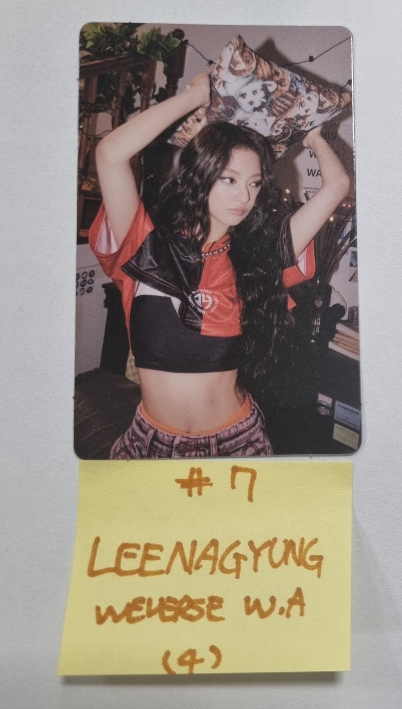 Fromis_9 "Unlock My World" - Weverse Shop Pre-Order Benefit Photocard [Weverse Album Ver.] - HALLYUSUPERSTORE