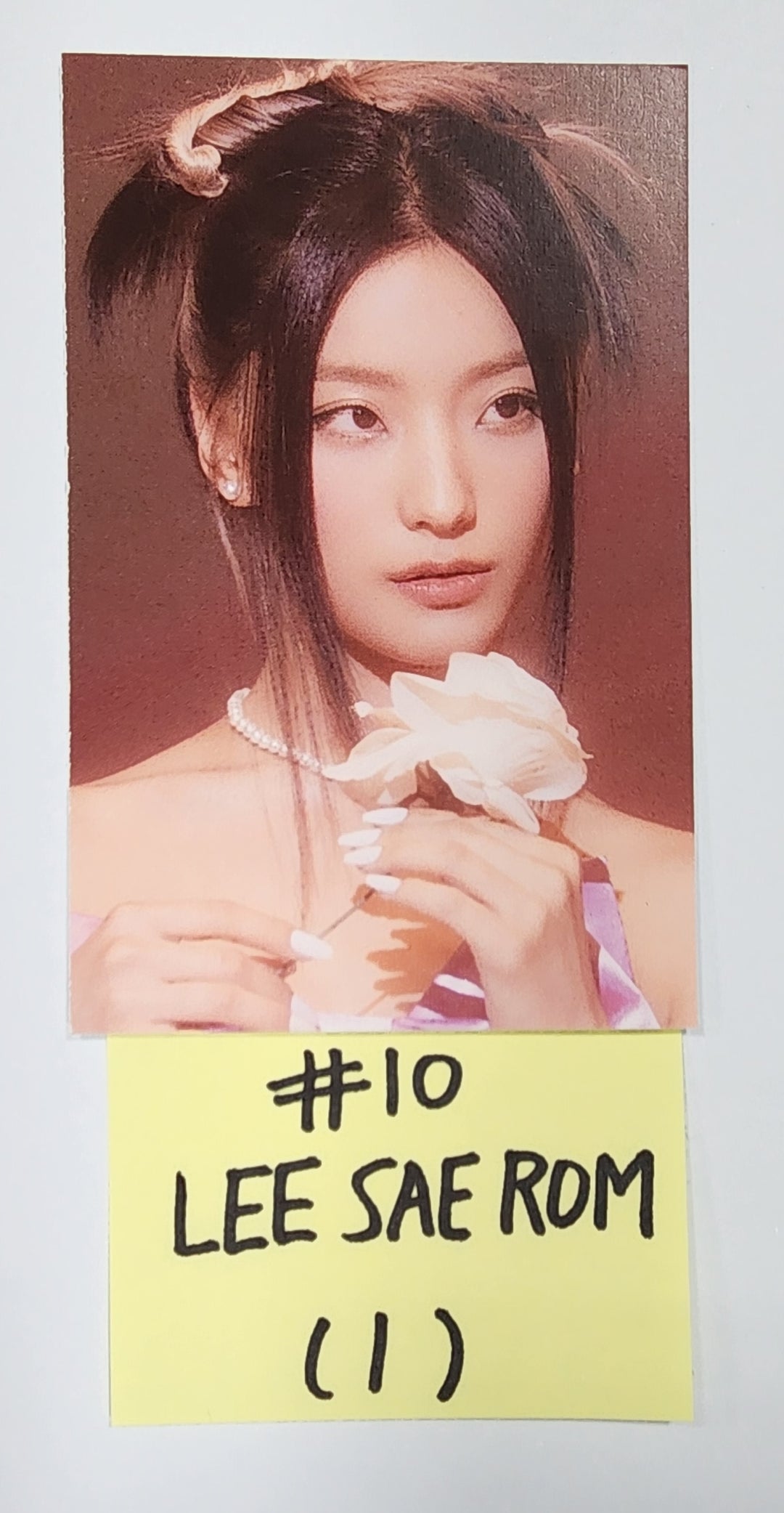 Fromis_9 "Unlock My World" - Official Photocard, Mini Card [Leesaerom, Songhayoung, Parkjiwon, Rohjisun] - HALLYUSUPERSTORE