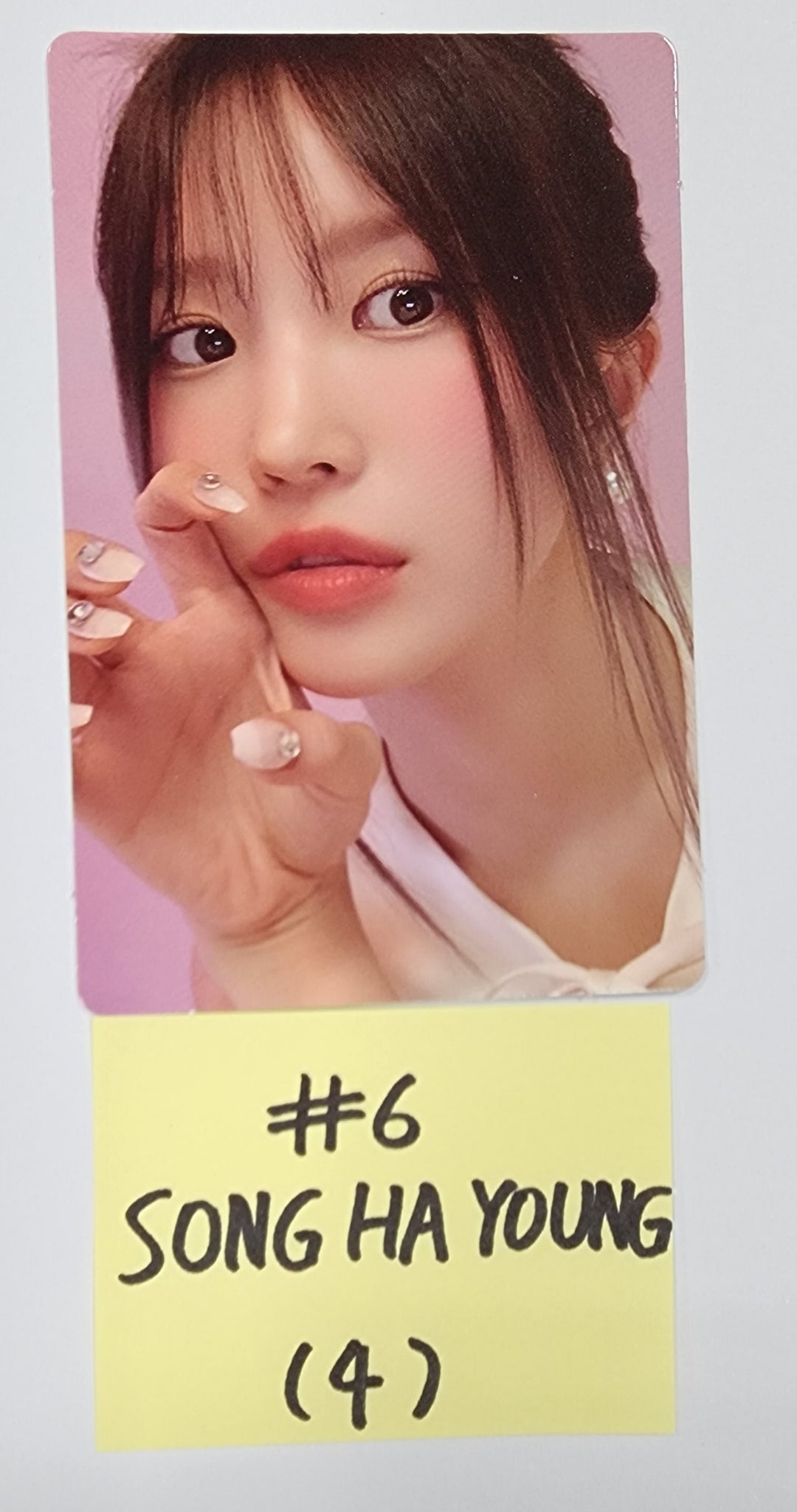 Fromis_9 "Unlock My World" - Official Photocard, Mini Card [Leesaerom, Songhayoung, Parkjiwon, Rohjisun] - HALLYUSUPERSTORE