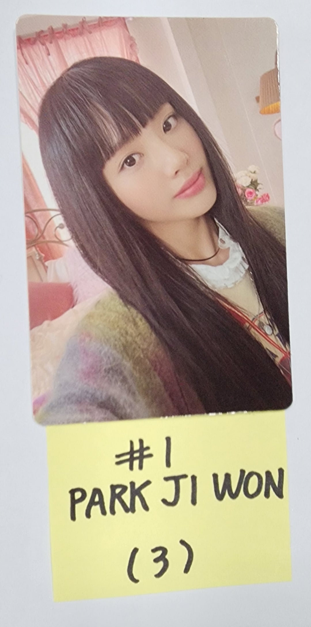 Fromis_9 "Unlock My World" - Official Photocard, Mini Card [Leesaerom, Songhayoung, Parkjiwon, Rohjisun] - HALLYUSUPERSTORE
