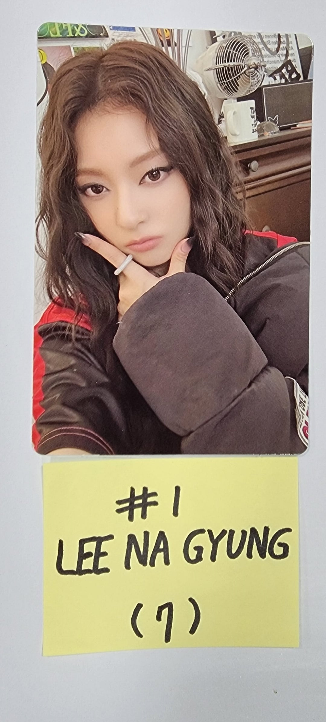 Fromis_9 "Unlock My World" - Official Photocard, Mini Card [Leeseoyeon, Leechaeyoung, Leenagyung, Baekjiheon] - HALLYUSUPERSTORE