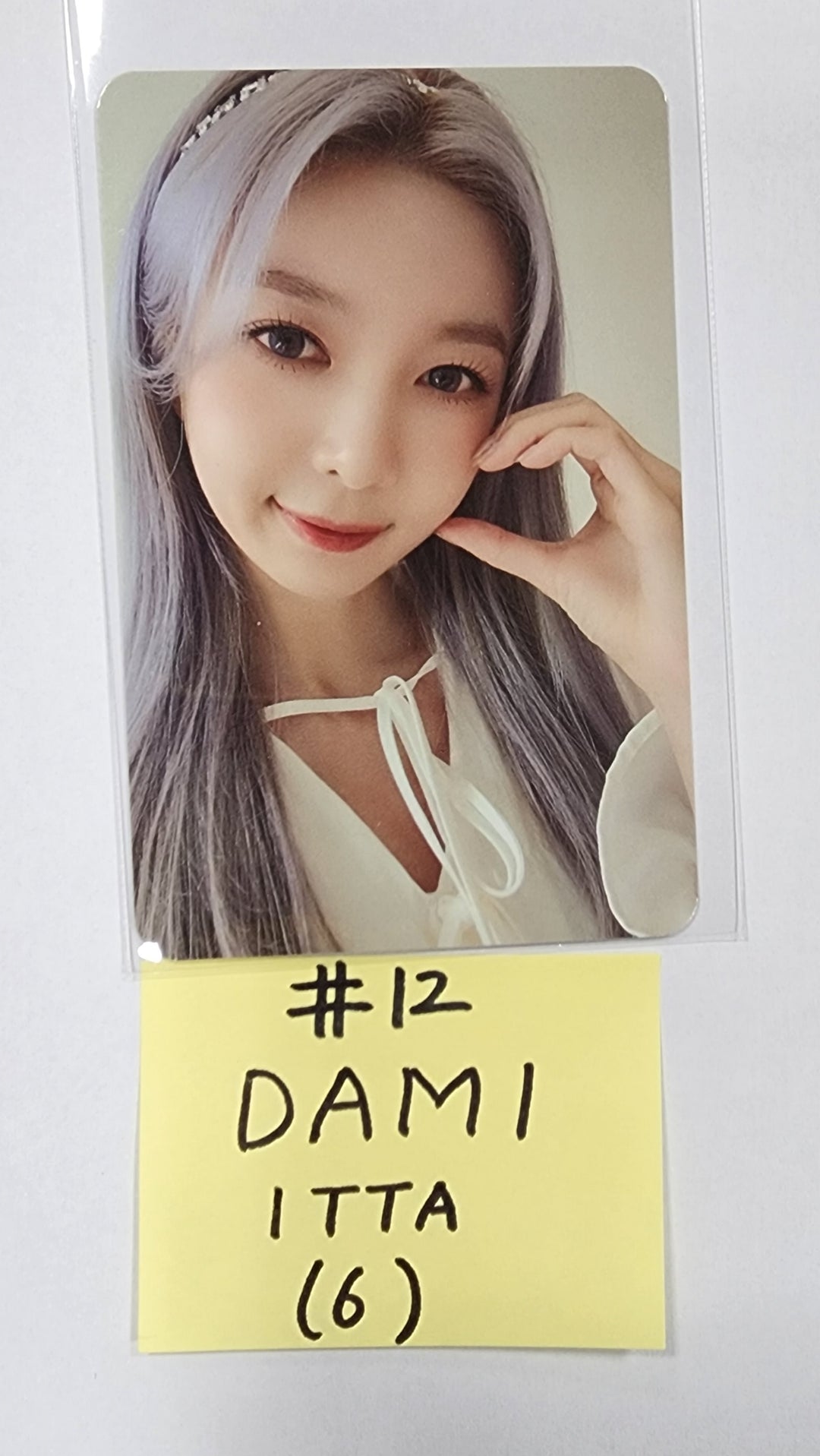 Dreamcatcher "ITTABOOK" - ITTA Pre-Order Benefit Photocard, Postcard - HALLYUSUPERSTORE
