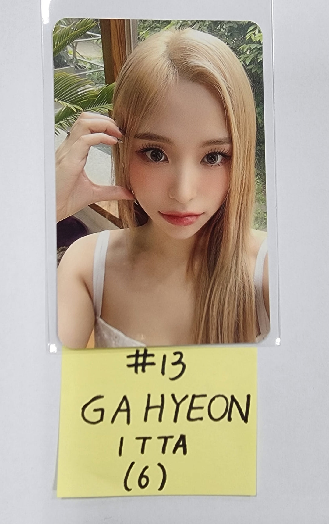 Dreamcatcher "ITTABOOK" - ITTA Pre-Order Benefit Photocard, Postcard - HALLYUSUPERSTORE