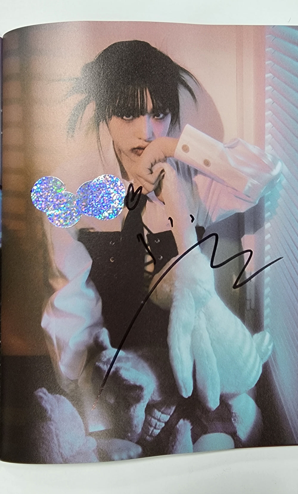 YENA "Love War" - Hand Autographed(Signed) Album [6/29] - HALLYUSUPERSTORE