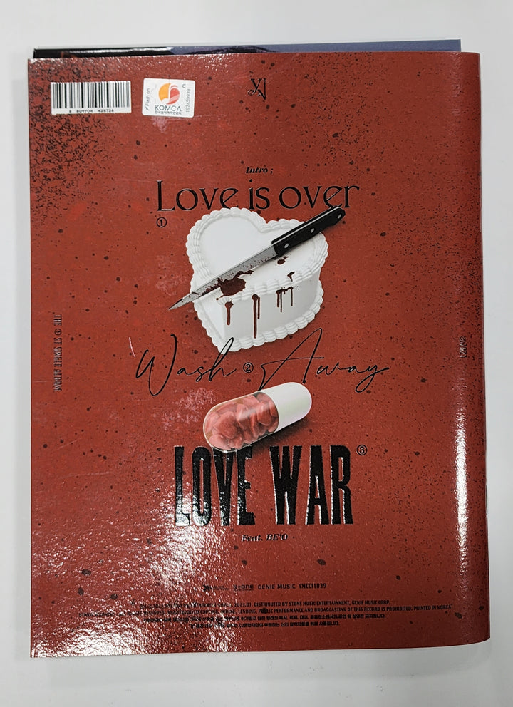 YENA "Love War" - Hand Autographed(Signed) Album [6/29] - HALLYUSUPERSTORE