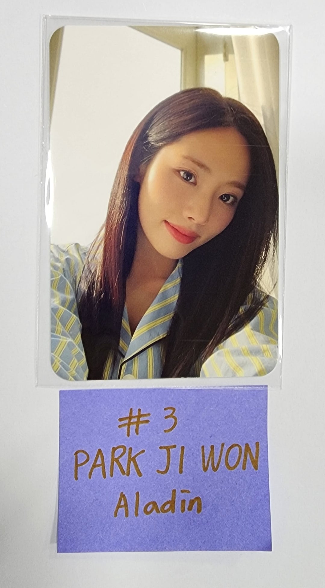 Fromis_9 "Unlock My World" - Aladin Pre-Order Benefit Photocard (2) - HALLYUSUPERSTORE