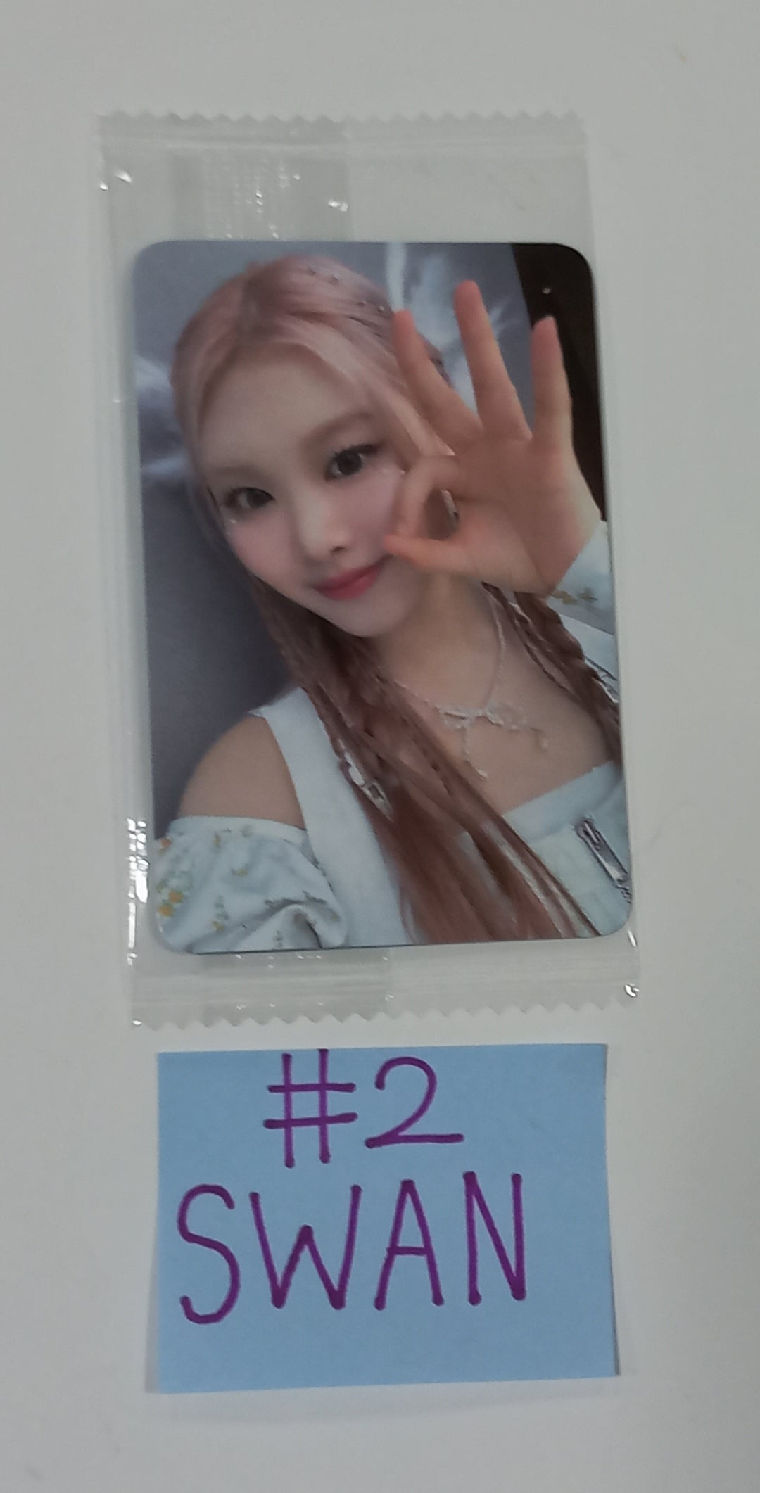 SWAN (Of Purple Kiss) "Twenty" [CASSETTE TAPE] -Ktown4u Fansign Event Photocard - HALLYUSUPERSTORE