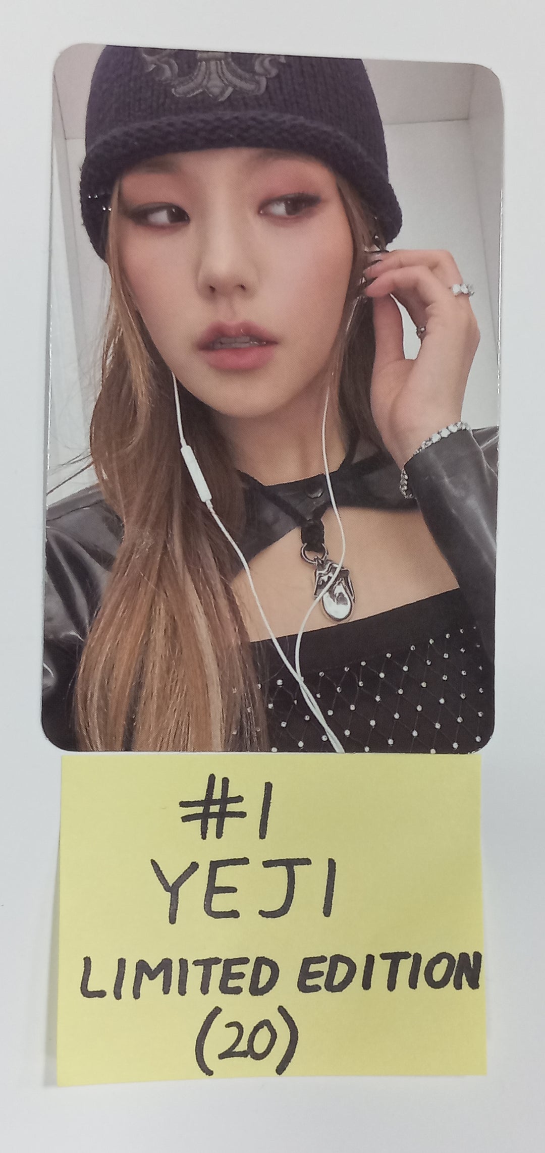 ITZY "KILL MY DOUBT" -  KILL MY DOUBT [LIMITED EDITION] Photocard &amp; ITZY PIC [Restocked 8/4] - HALLYUSUPERSTORE