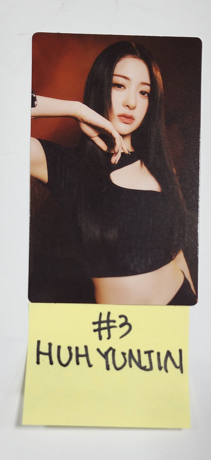 LE SSERAFIM "FLAME RISES" - Mini Photocard (1) [Restocked 8/4] - HALLYUSUPERSTORE