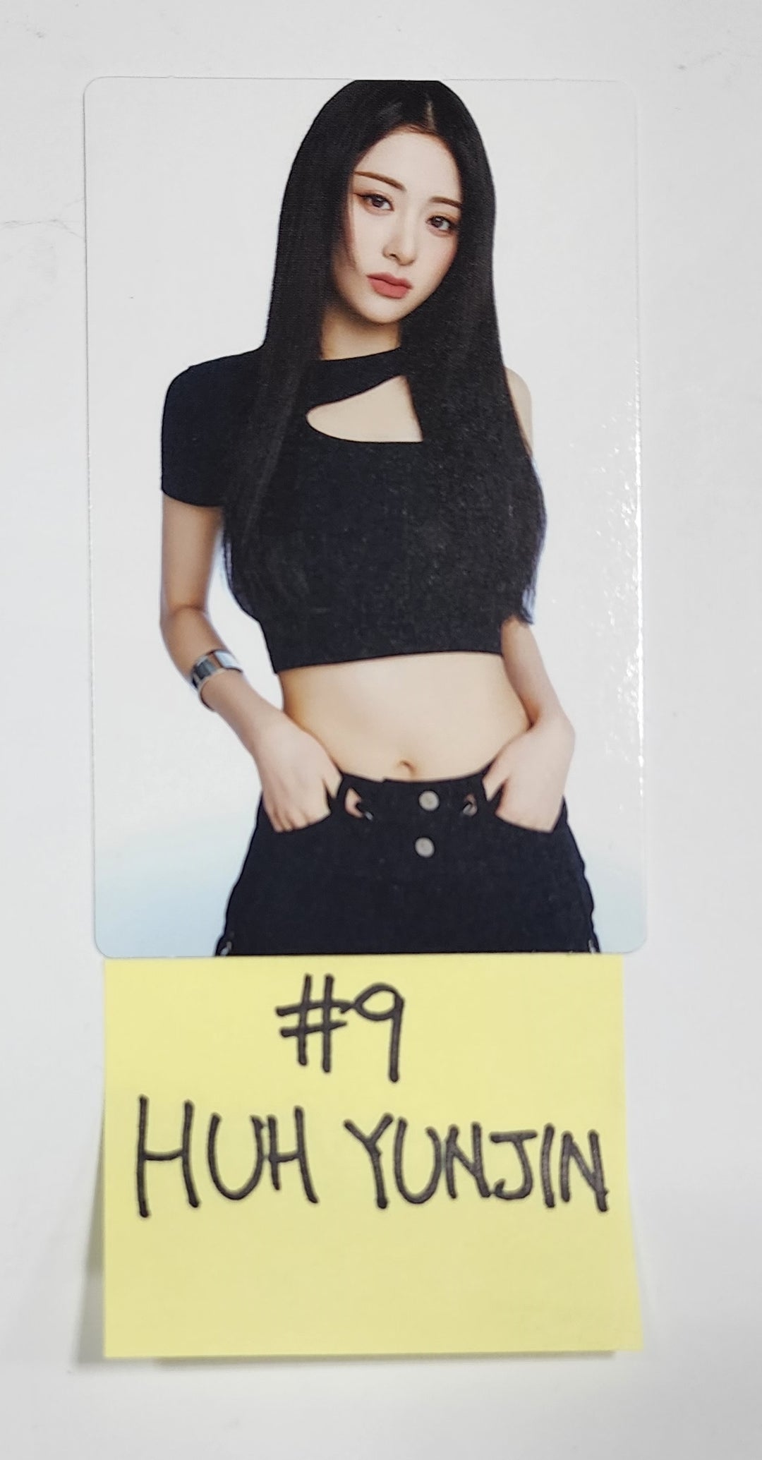 LE SSERAFIM "FLAME RISES" - Mini Photocard (1) [Restocked 8/4] - HALLYUSUPERSTORE
