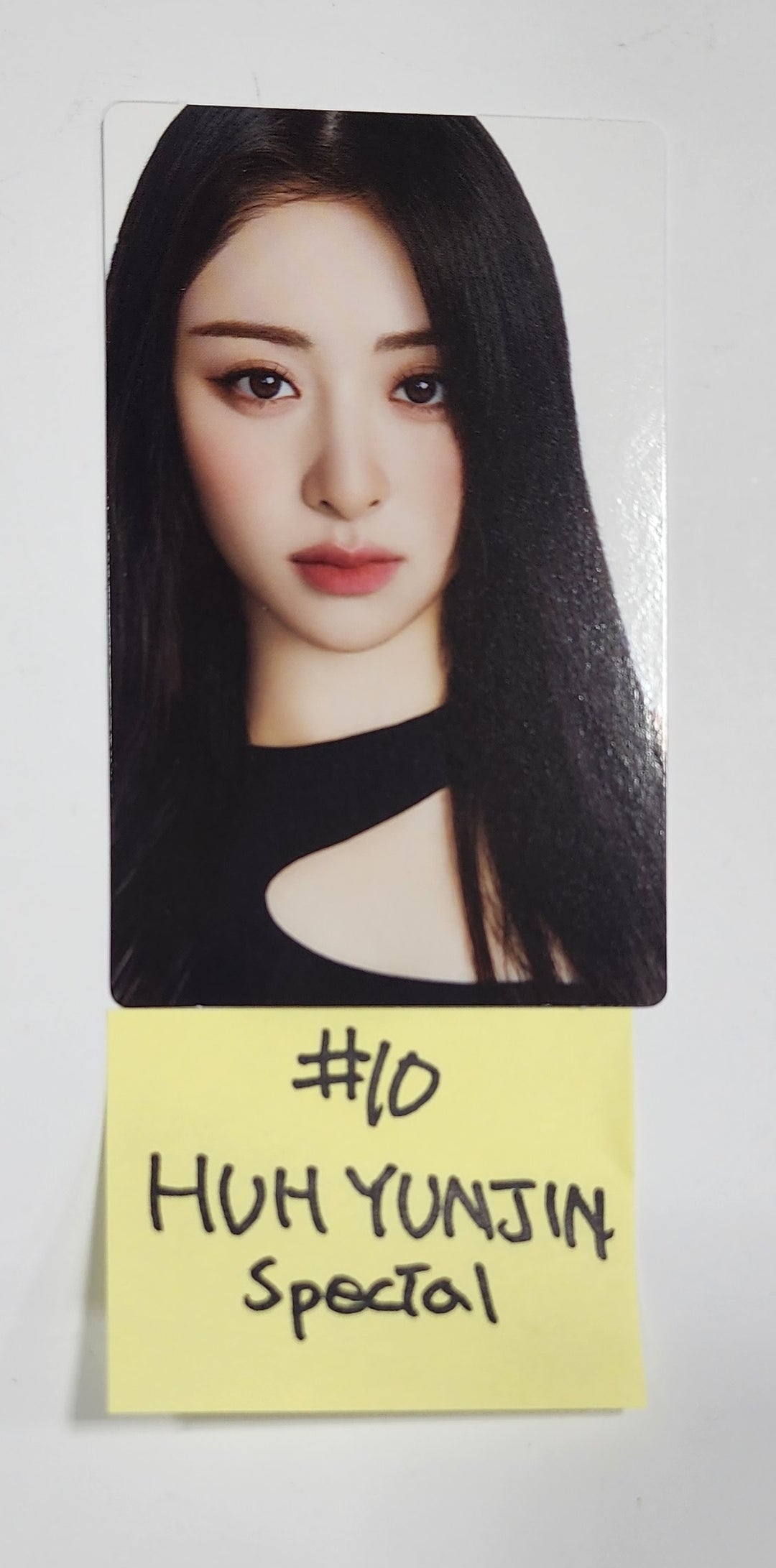 LE SSERAFIM "FLAME RISES" - Mini Photocard (1) [Restocked 8/4] - HALLYUSUPERSTORE