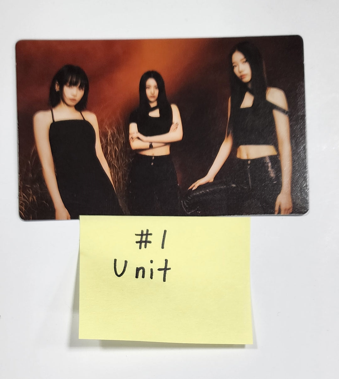 LE SSERAFIM "FLAME RISES" - Mini Photocard (2) [Restocked 8/4] - HALLYUSUPERSTORE
