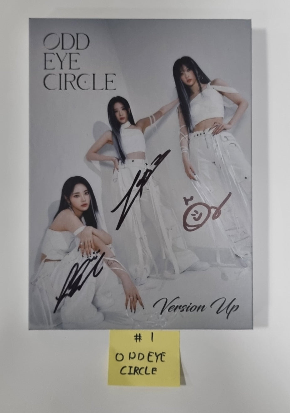 StayC 3rd Mini "TEENFRESH", Jihyo (of Twice) 1st Mini "ZONE", TripleS "LOVElution : MUHAN", Everglow 2nd Single "All My Girls", ODD EYE CIRCLE "Version Up" - Hand Autographed(Signed) Promo Album [23.08.21] - HALLYUSUPERSTORE