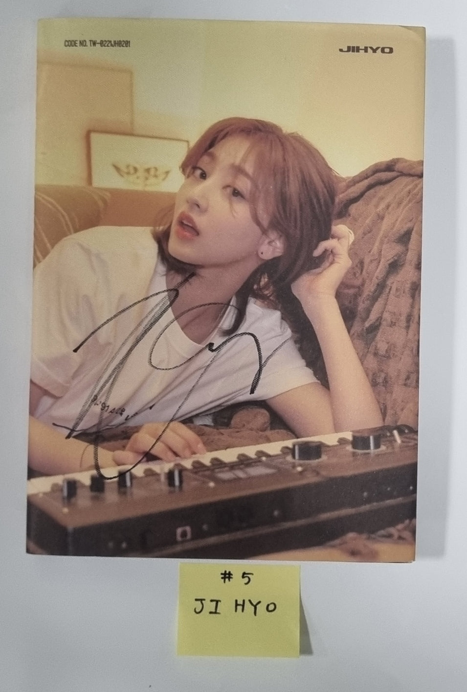 StayC 3rd Mini "TEENFRESH", Jihyo (of Twice) 1st Mini "ZONE", TripleS "LOVElution : MUHAN", Everglow 2nd Single "All My Girls", ODD EYE CIRCLE "Version Up" - Hand Autographed(Signed) Promo Album [23.08.21] - HALLYUSUPERSTORE