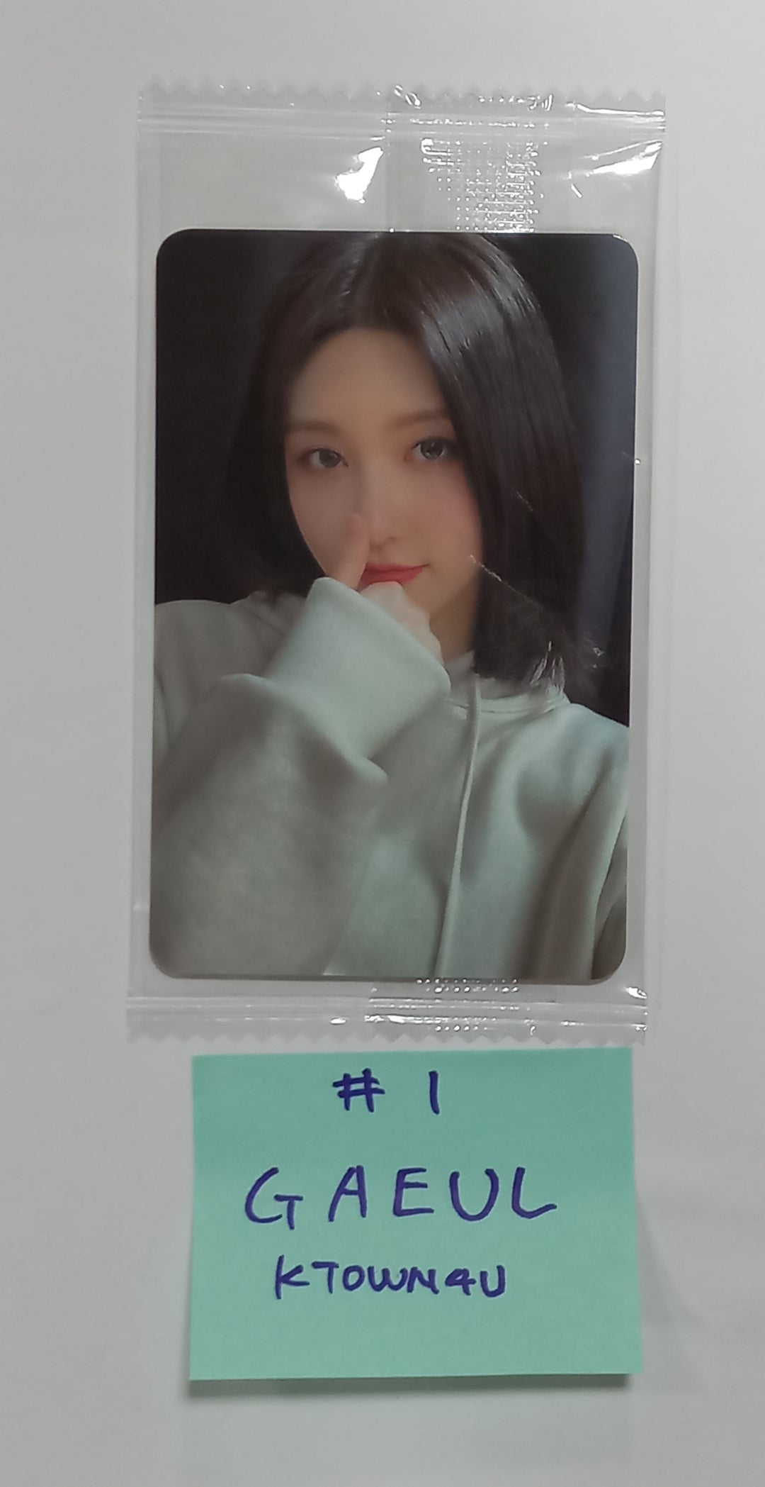 IVE "The Prom Queens" THE FIRST FAN CONCERT DVD + KiT VIDEO + Blu-ray - Ktown4U Pre-Order Benefit Photocard [23.08.28] - HALLYUSUPERSTORE