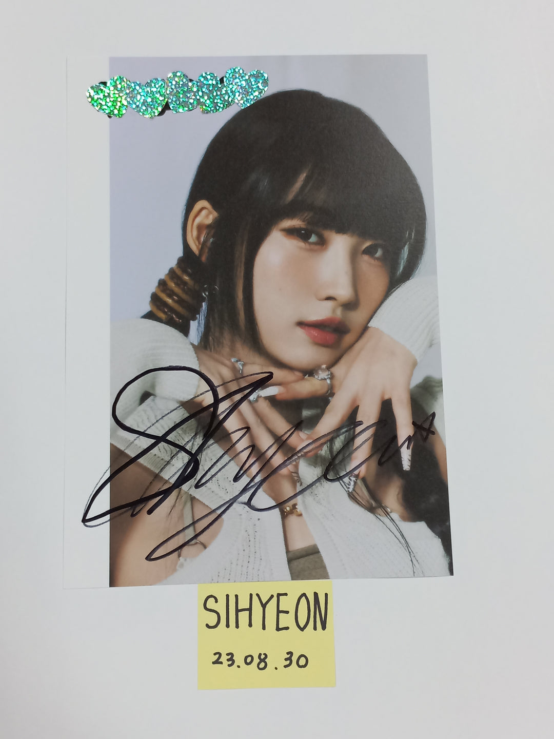 Everglow "ALL MY GIRLS" - A Cut Page From Fansign Event Album [23.08.30] - HALLYUSUPERSTORE