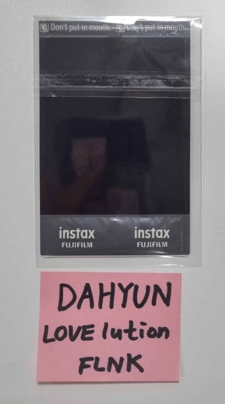 DAHYUN (Of TripleS) "LOVElution : MUHAN" - Hand Autographed(Signed) Polaroid [23.09.13] - HALLYUSUPERSTORE