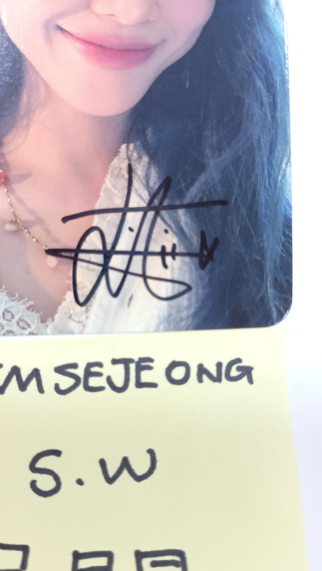 Kim Sejeong "문門" - Hand Autographed(Signed) Photocard [23.09.18] - HALLYUSUPERSTORE
