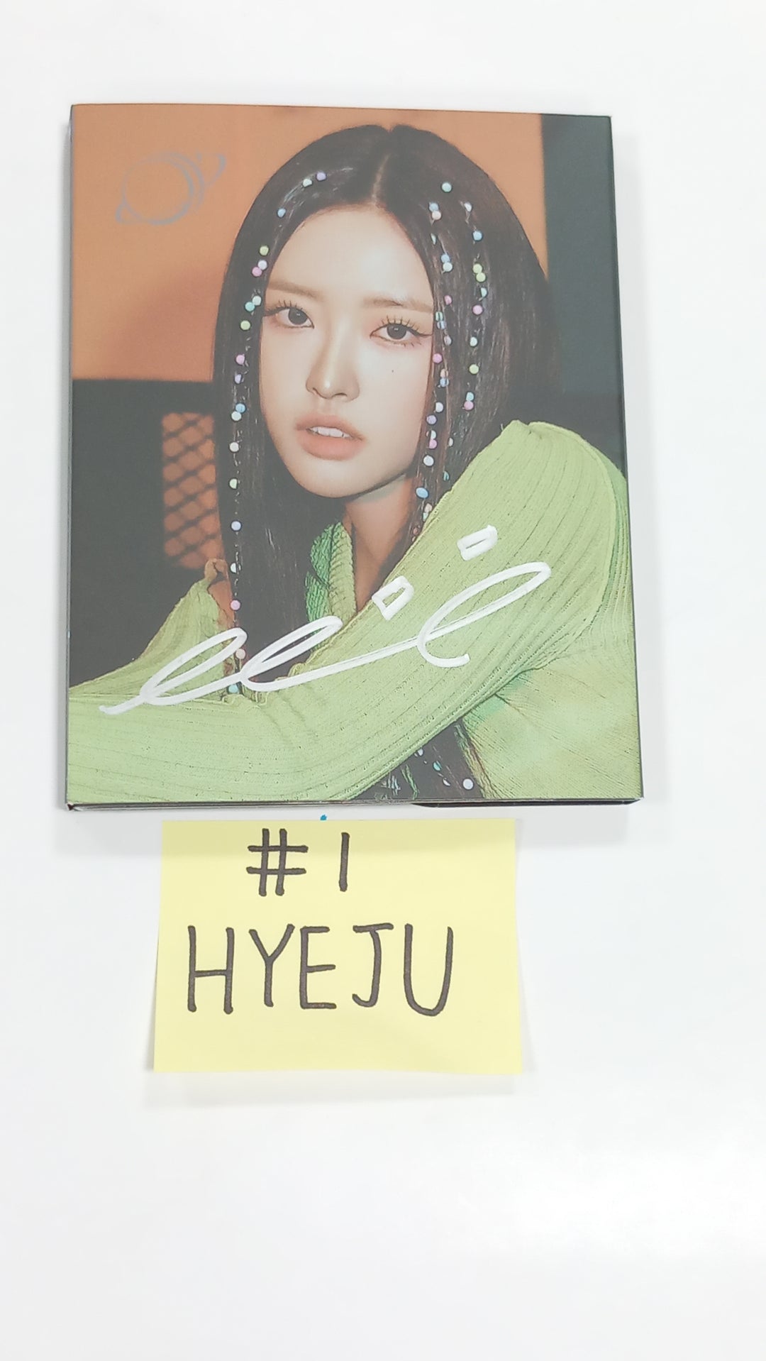 Loossemble "Loossemble" - Hand Autographed(Signed) album [EVER MUSIC ALBUM Ver.] [23.09.19] - HALLYUSUPERSTORE