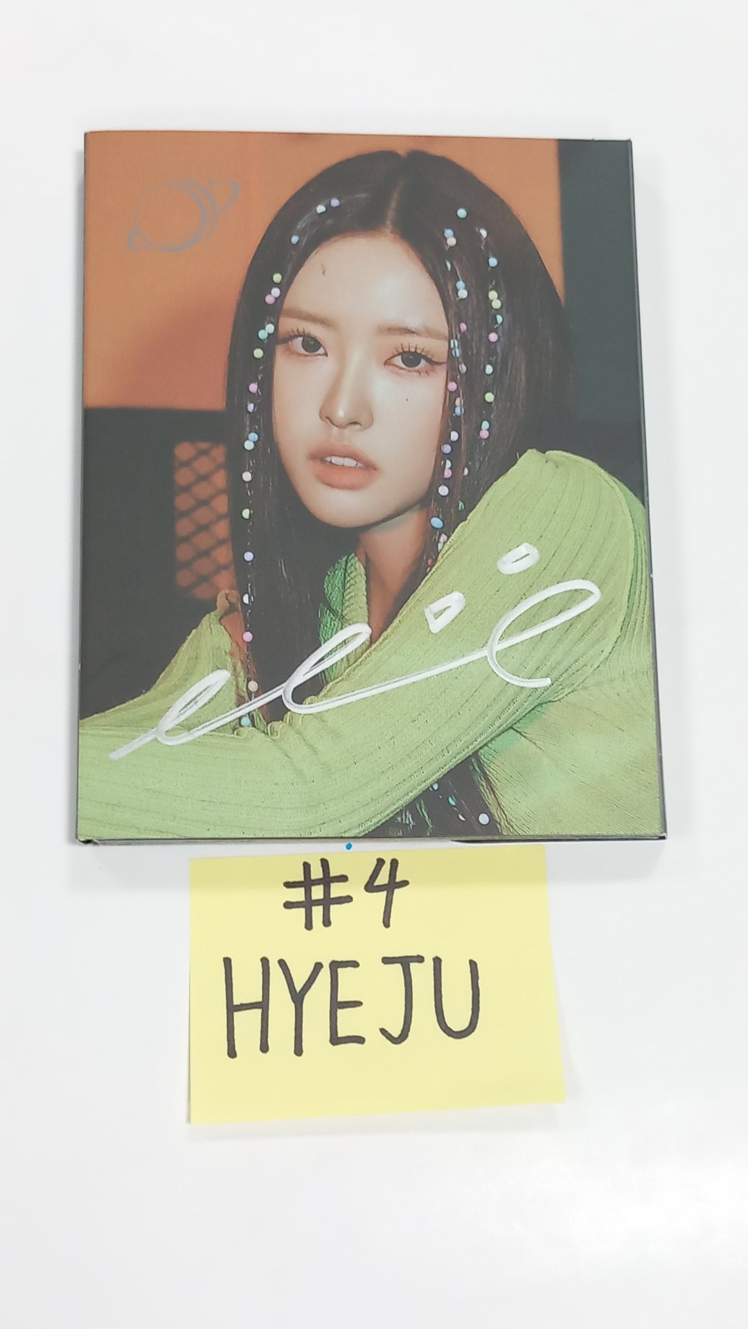 Loossemble "Loossemble" - Hand Autographed(Signed) album [EVER MUSIC ALBUM Ver.] [23.09.19] - HALLYUSUPERSTORE