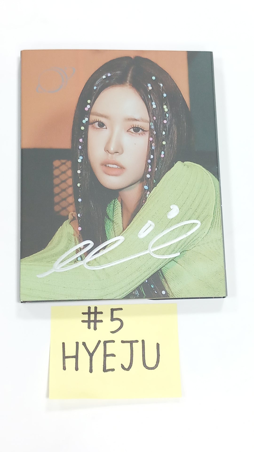 Loossemble "Loossemble" - Hand Autographed(Signed) album [EVER MUSIC ALBUM Ver.] [23.09.19] - HALLYUSUPERSTORE