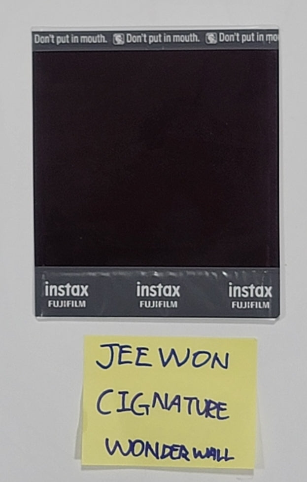 JEEWON (Of Cignature) "Us in the Summer" - Hand Autographed(Signed+Message) 8.5 x 7.2 (cm) Polaroid [23.09.22] - HALLYUSUPERSTORE