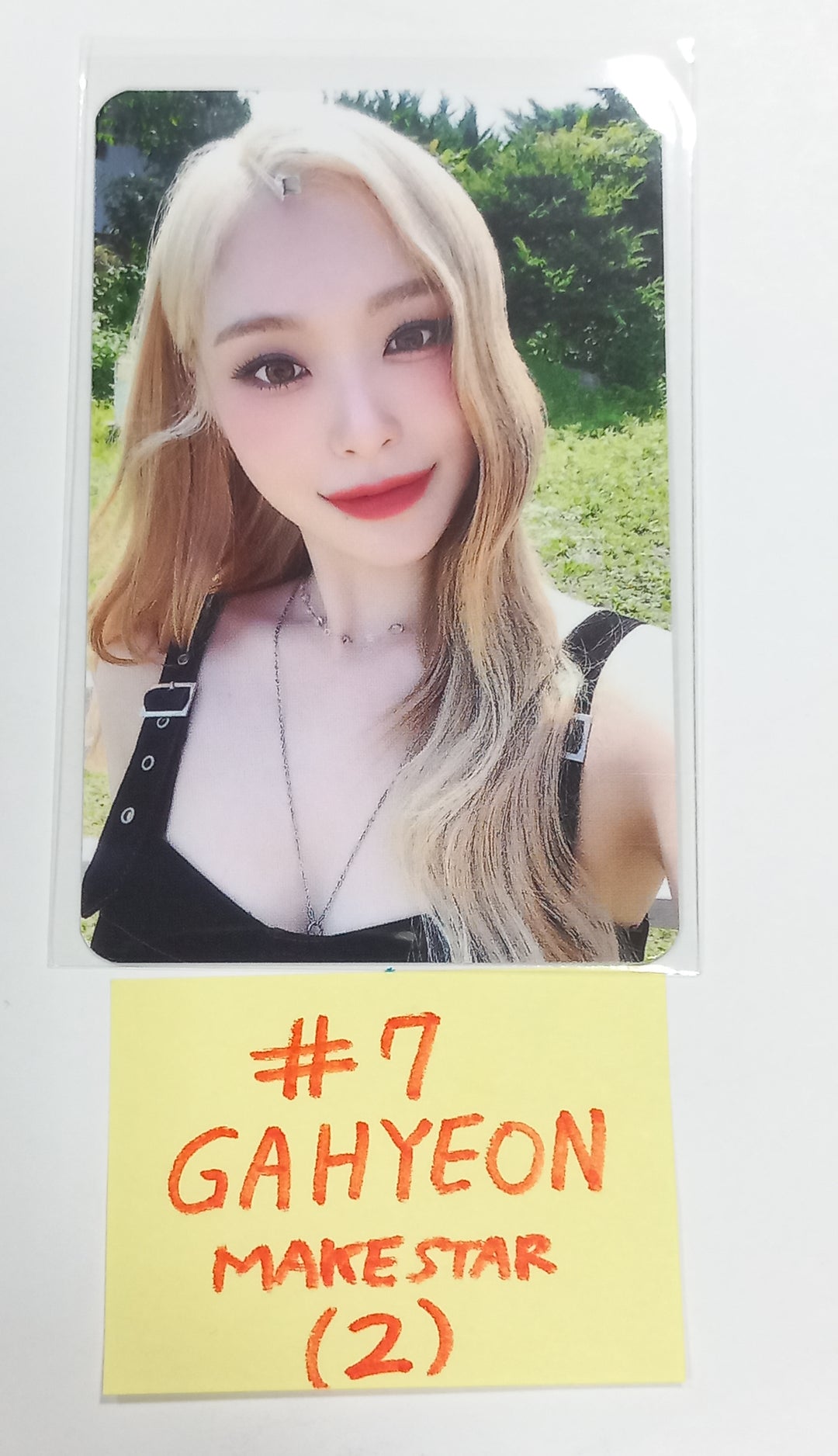 Dreamcatcher "DREAMQUEST" Photobook - Makestar Pre-Order Benefit Photocard [23.09.26] - HALLYUSUPERSTORE