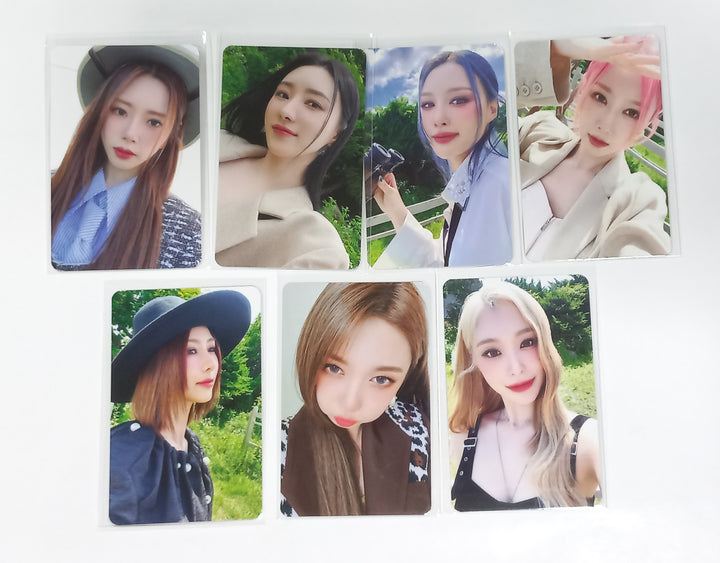 Dreamcatcher "DREAMQUEST" Photobook - Makestar Pre-Order Benefit Photocard [23.09.26] - HALLYUSUPERSTORE