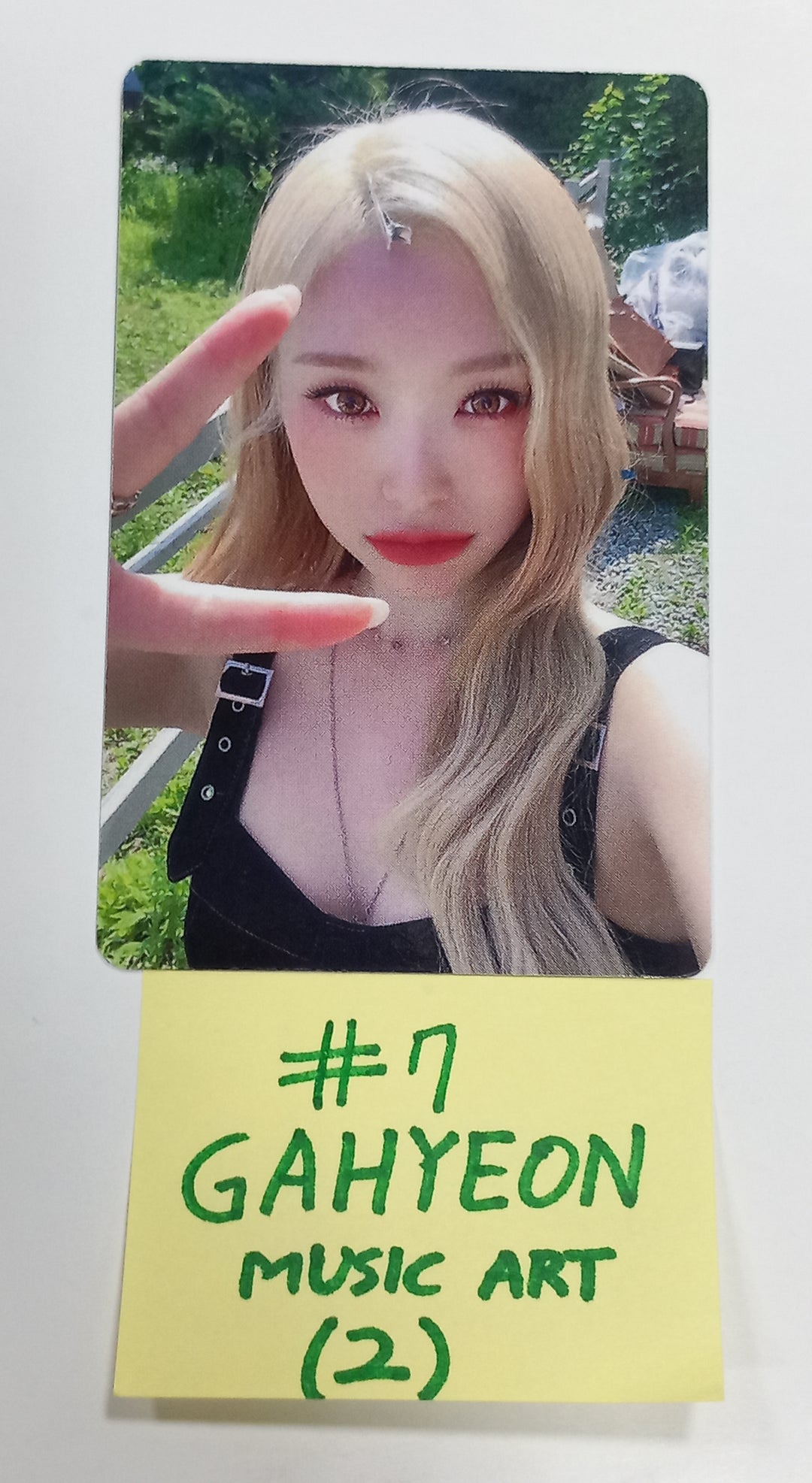 Dreamcatcher "DREAMQUEST" Photobook - Music Art Pre-Order Benefit Photocard [23.09.26] - HALLYUSUPERSTORE
