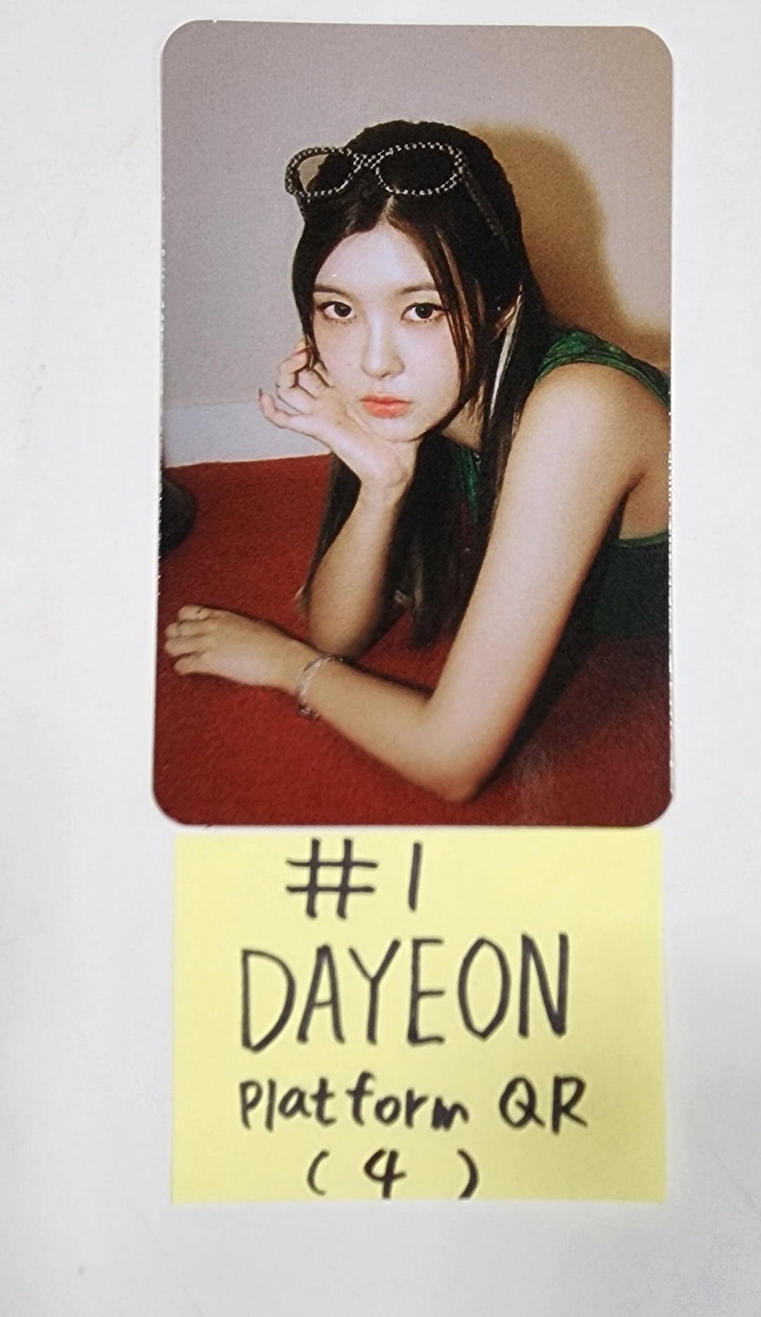 Kep1er "Magic Hour" - Official Photocard [Platform Ver.] (2) [23.10.06] - HALLYUSUPERSTORE