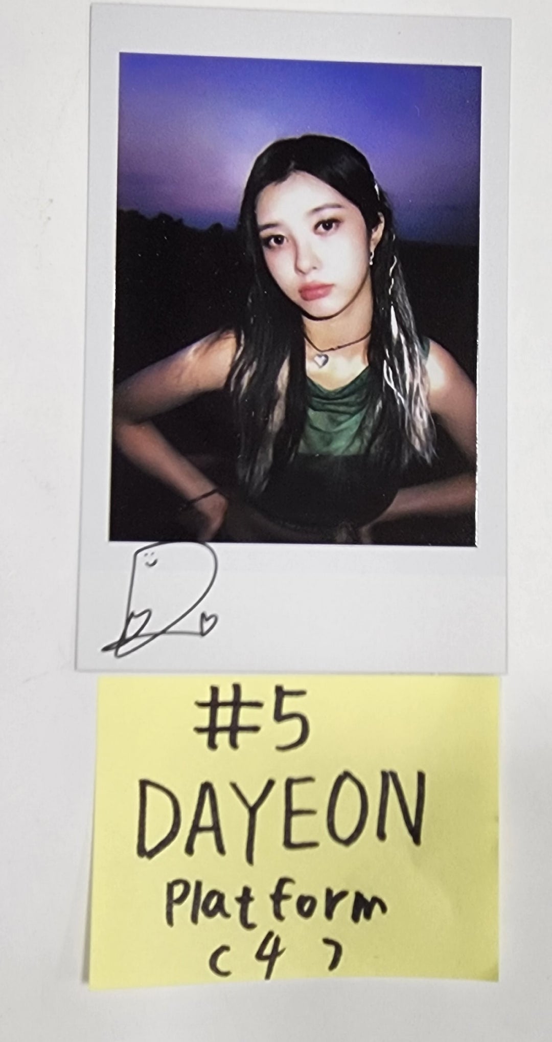 Kep1er "Magic Hour" - Official Photocard [Platform Ver.] (2) [23.10.06] - HALLYUSUPERSTORE