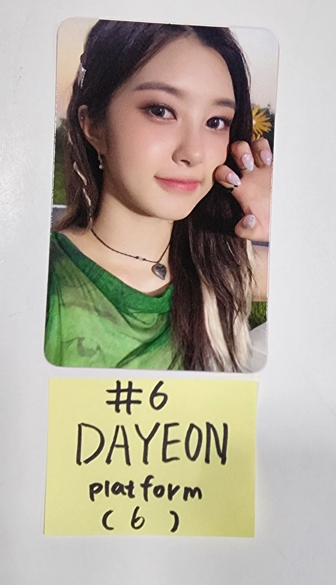 Kep1er "Magic Hour" - Official Photocard [Platform Ver.] (2) [23.10.06] - HALLYUSUPERSTORE
