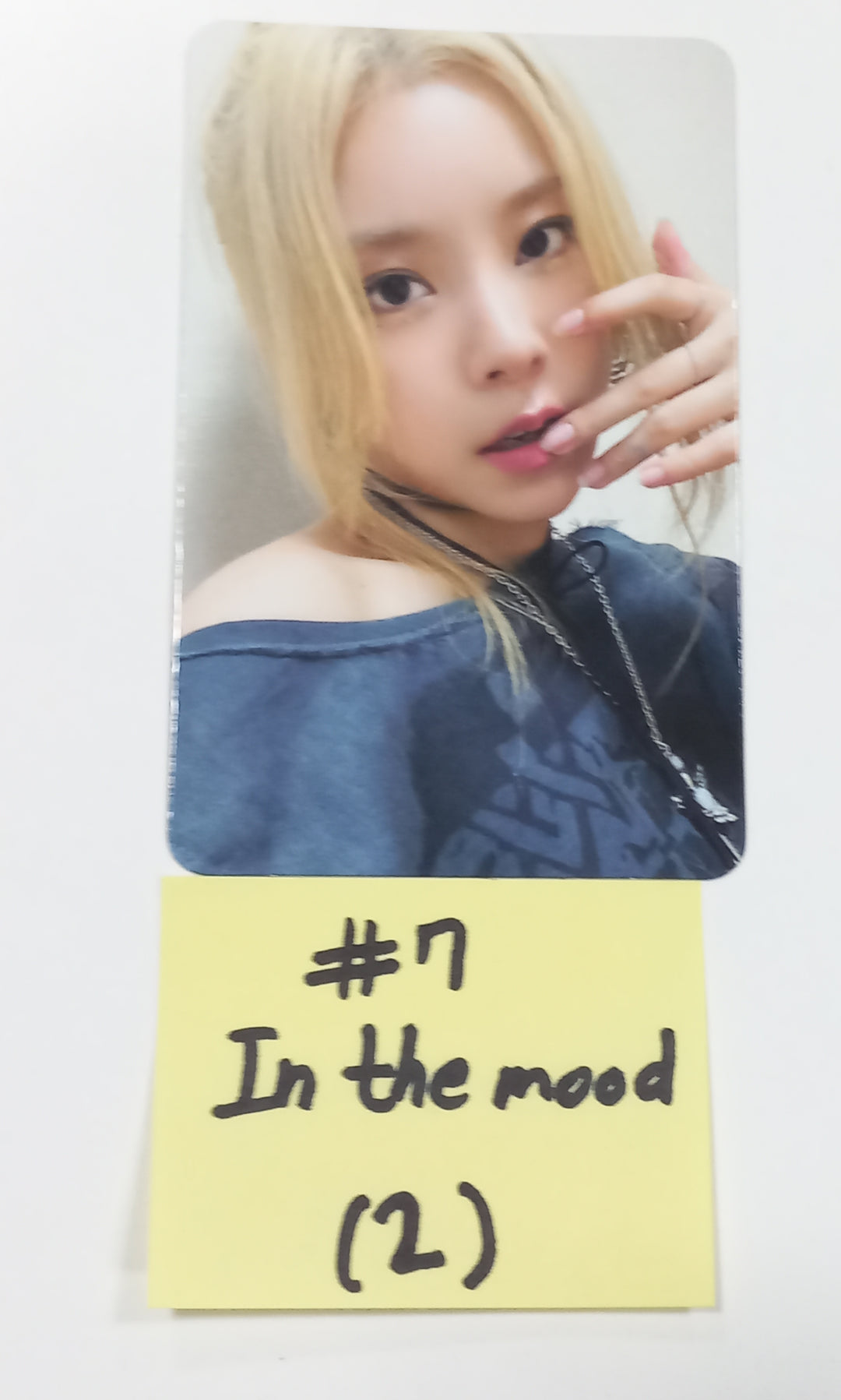 Whee In (Of Mamamoo) "IN the mood" - Official Photocard, Mini Poster [23.10.18] - HALLYUSUPERSTORE