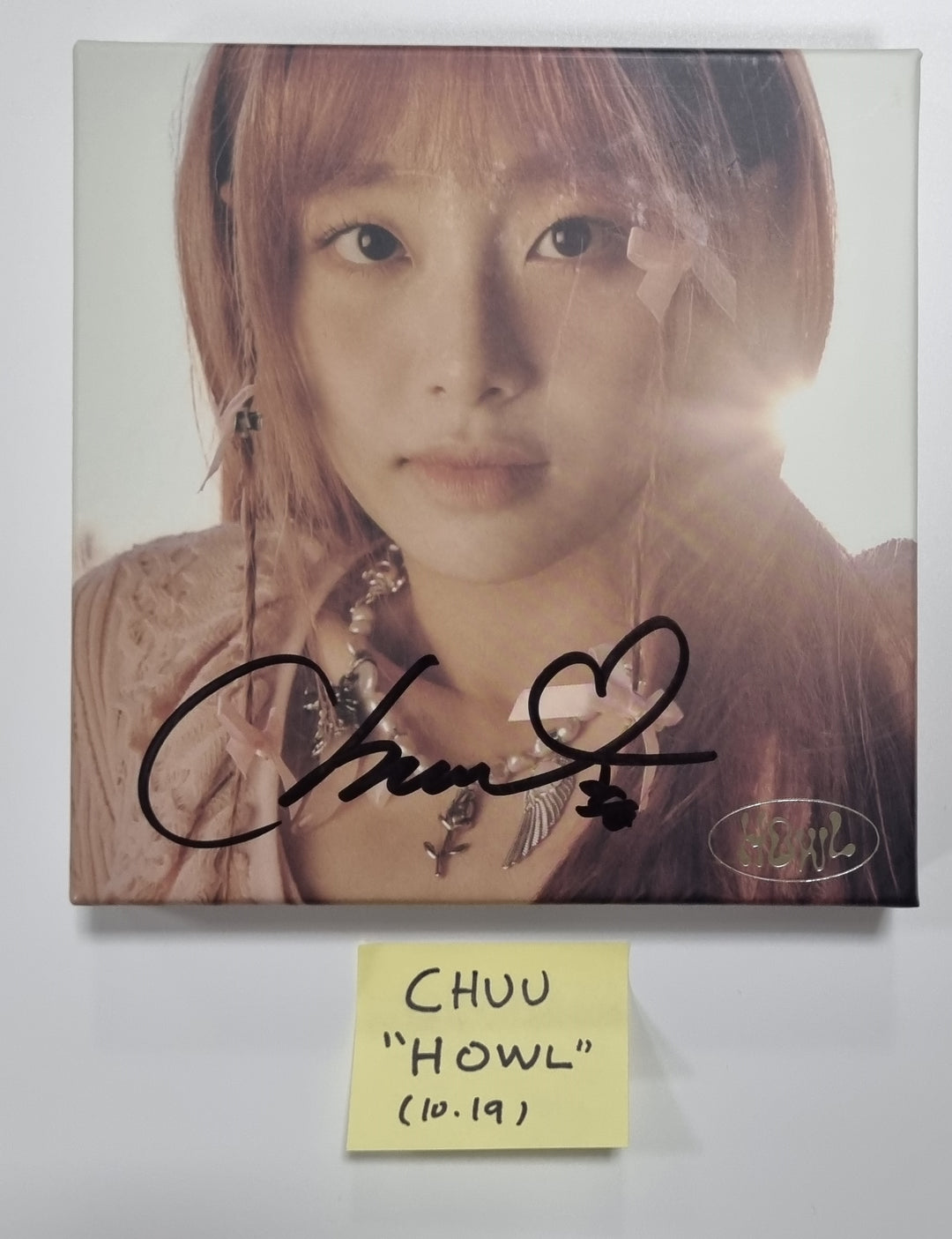 Chuu "Howl" - Hand Autographed(Signed) Promo Album [23.10.19] - HALLYUSUPERSTORE