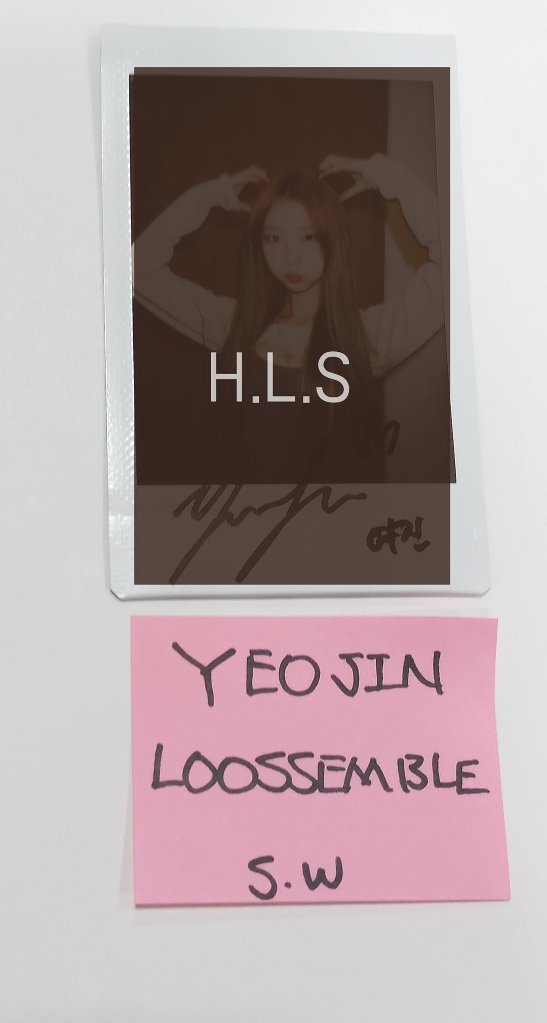 YEOJIN (Of LOOSSEMBLE) "LOOSSEMBLE" - Hand Autographed(Signed) Polaroid [23.10.25] - HALLYUSUPERSTORE