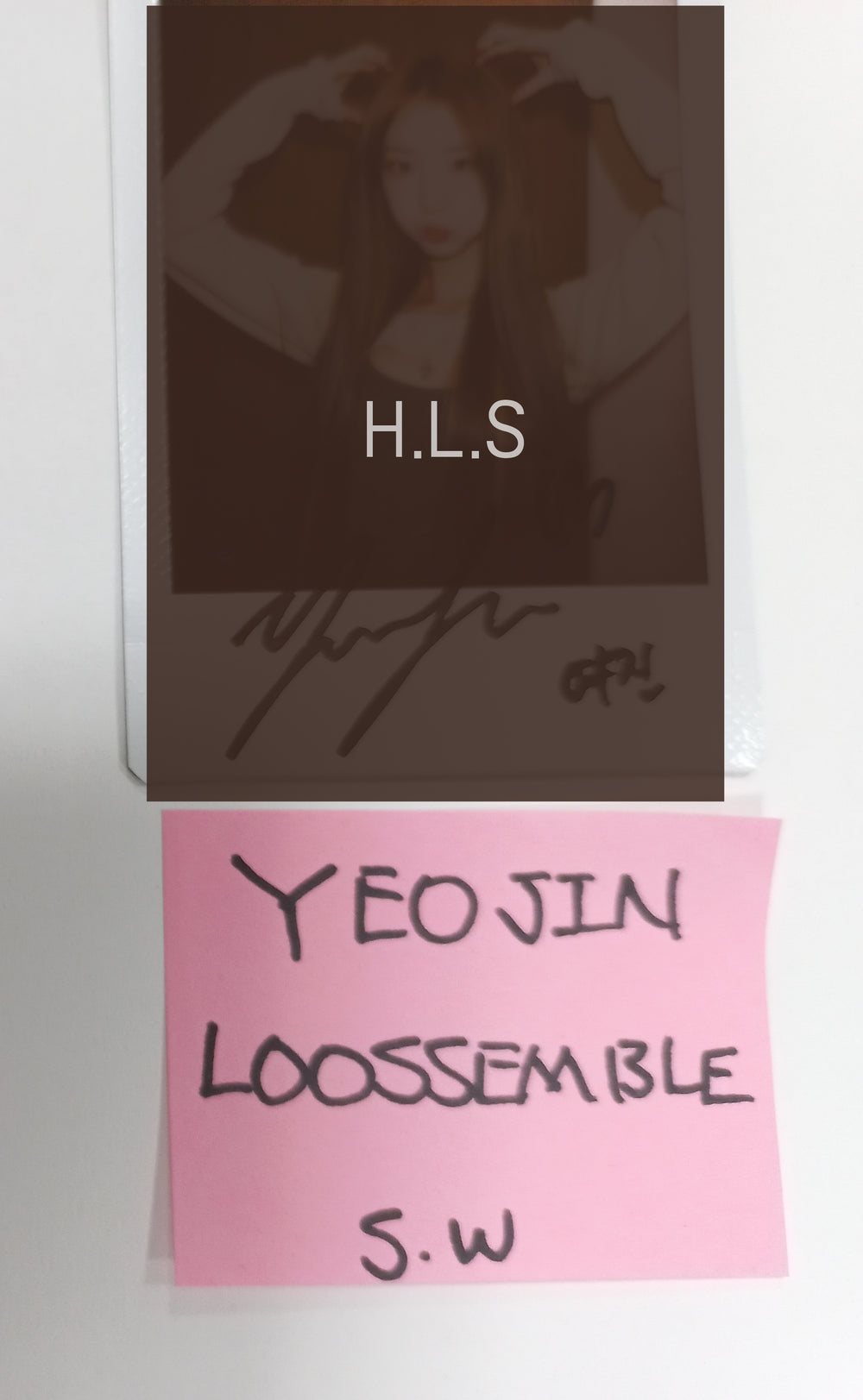 YEOJIN (Of LOOSSEMBLE) "LOOSSEMBLE" - Hand Autographed(Signed) Polaroid [23.10.25] - HALLYUSUPERSTORE
