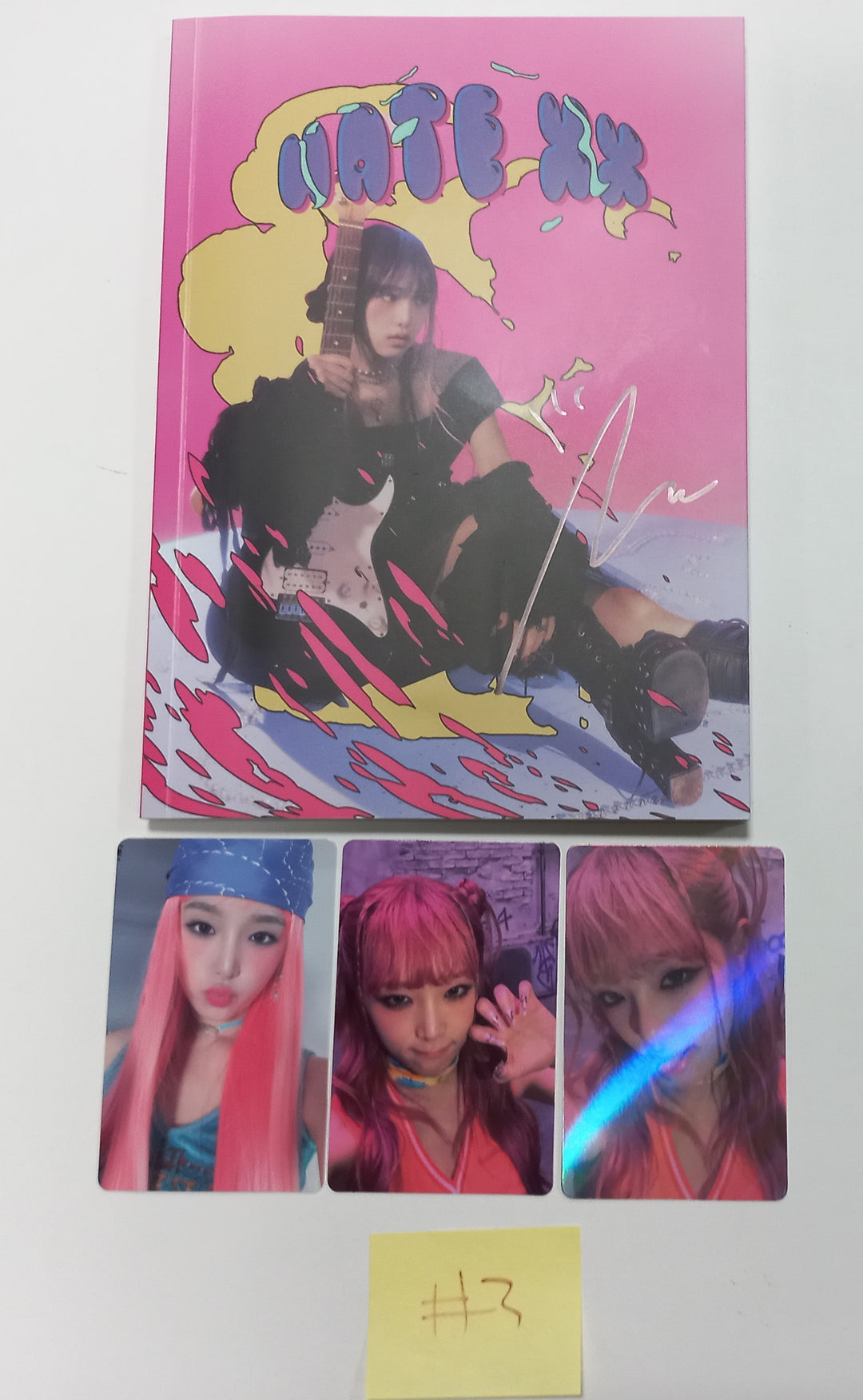 Yena "HATE XX" - Hand Autographed(Signed) Album [23.10.31] - HALLYUSUPERSTORE