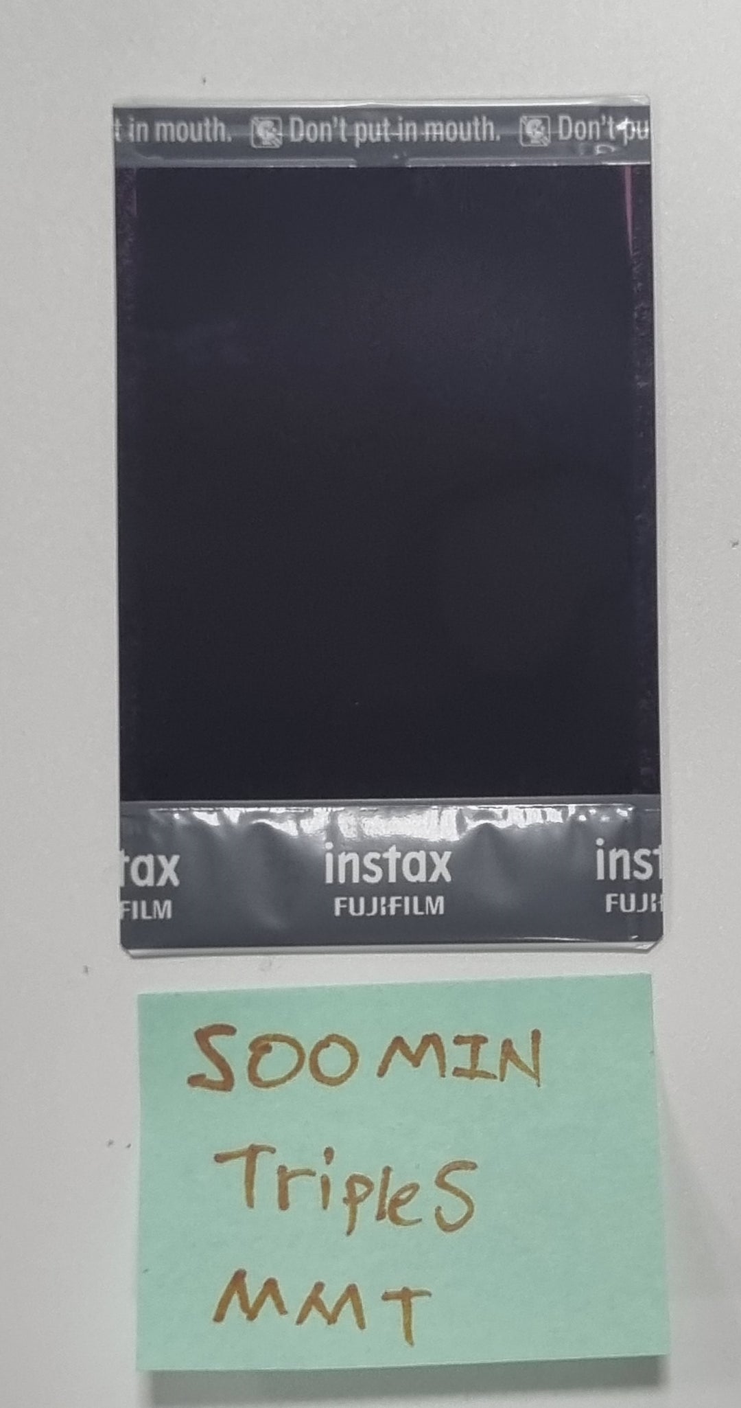 Soomin (Of TripleS) "EVOLution : Mujuk" - Hand Autographed(Signed) Polaroid [23.11.03] - HALLYUSUPERSTORE