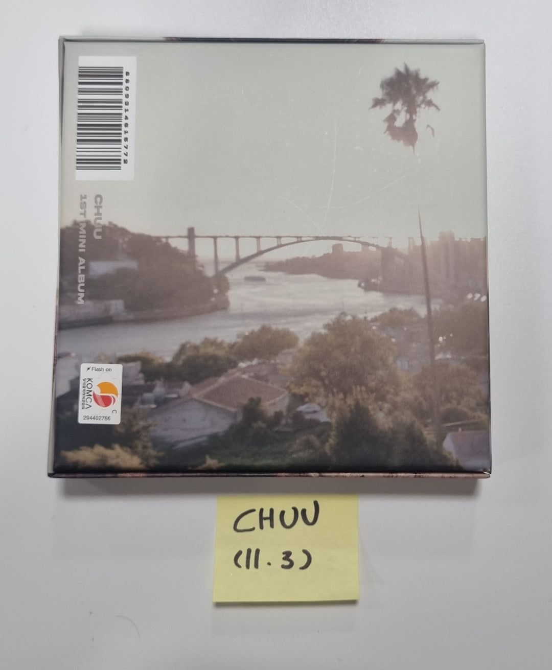 Chuu "Howl" - Hand Autographed(Signed) Album [23.11.03] - HALLYUSUPERSTORE