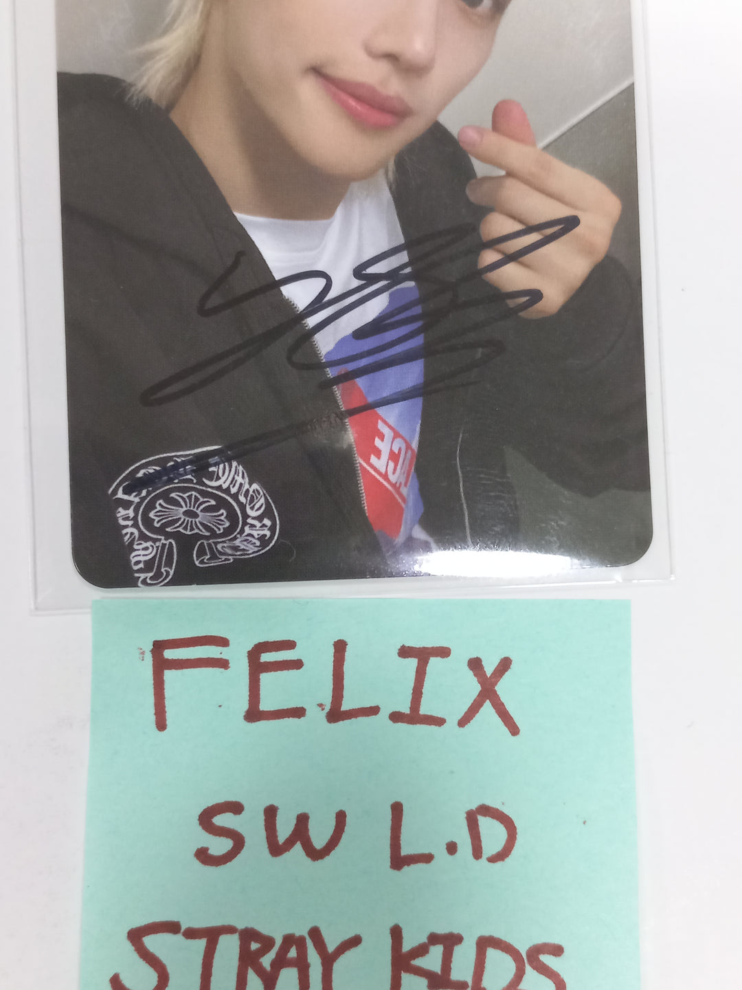Felix (Of Stray Kids) "樂-Star" - Hand Autographed(Signed) Photocard [23.11.13] - HALLYUSUPERSTORE