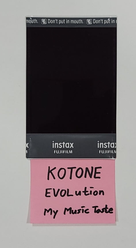 KOTONE (Of TripleS) "EVOLution : Mujuk" - Hand Autographed(Signed) Polaroid [23.11.15] - HALLYUSUPERSTORE