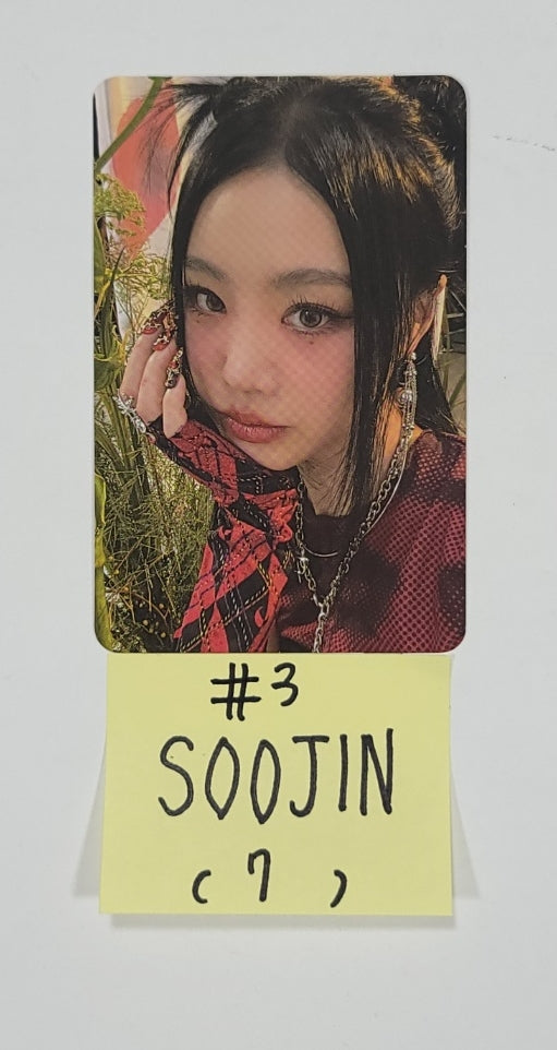 Soojin "아가씨" 1st EP - Official Photocard [23.11.15] - HALLYUSUPERSTORE