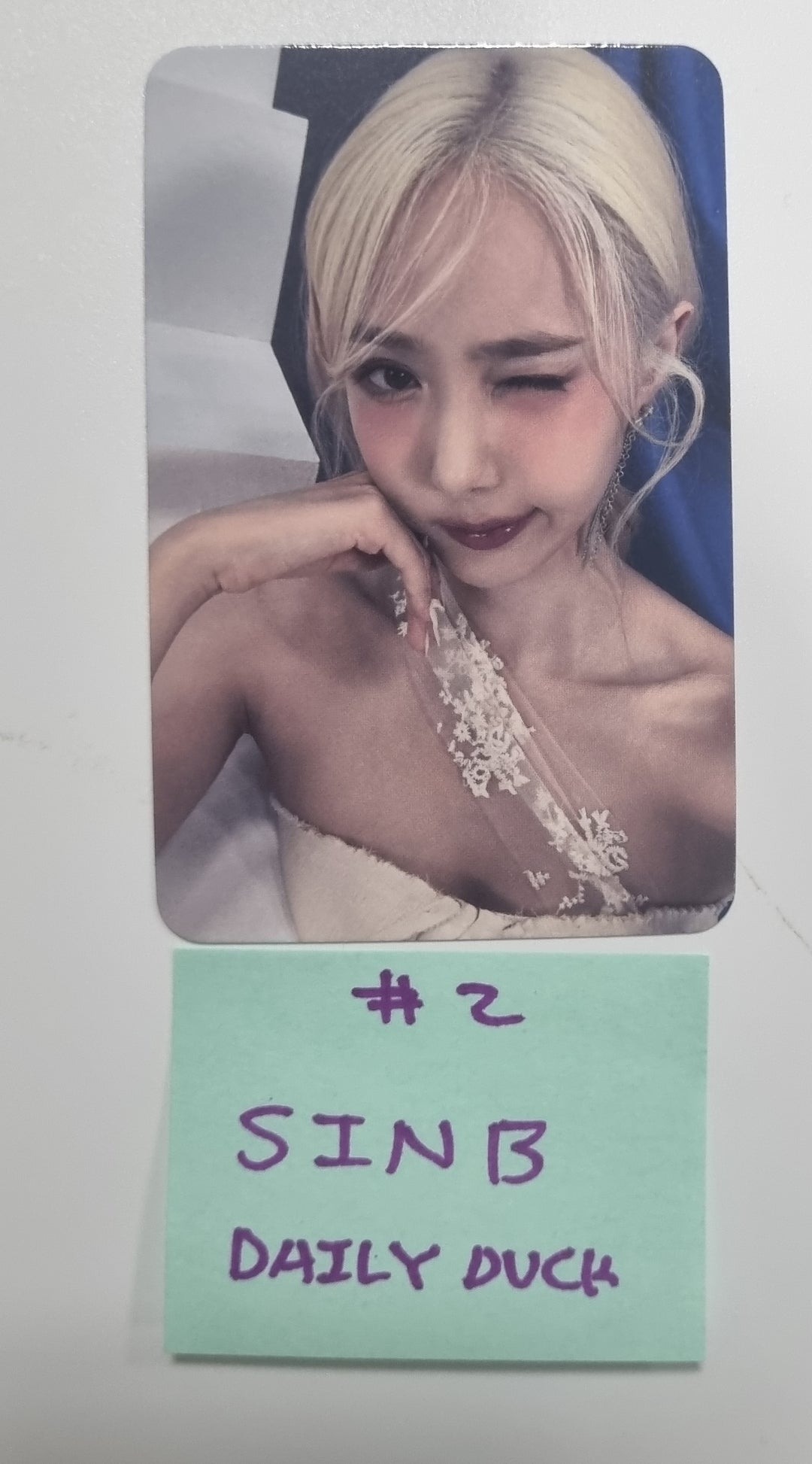 VIVIZ "VERSUS" - Daily Duck Fansign Event Photocard Round 3 [23.11.16] - HALLYUSUPERSTORE