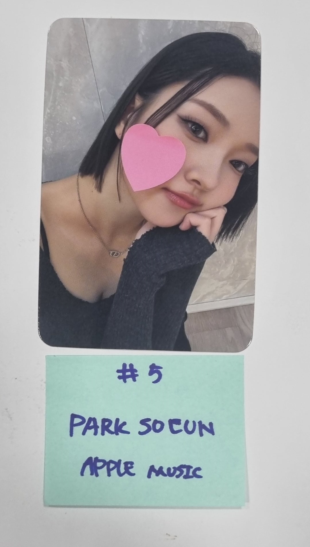 Weeekly 5th Mini "ColoRise" - Apple Music Fansign Event Photocard Round 2 [23.11.16] - HALLYUSUPERSTORE