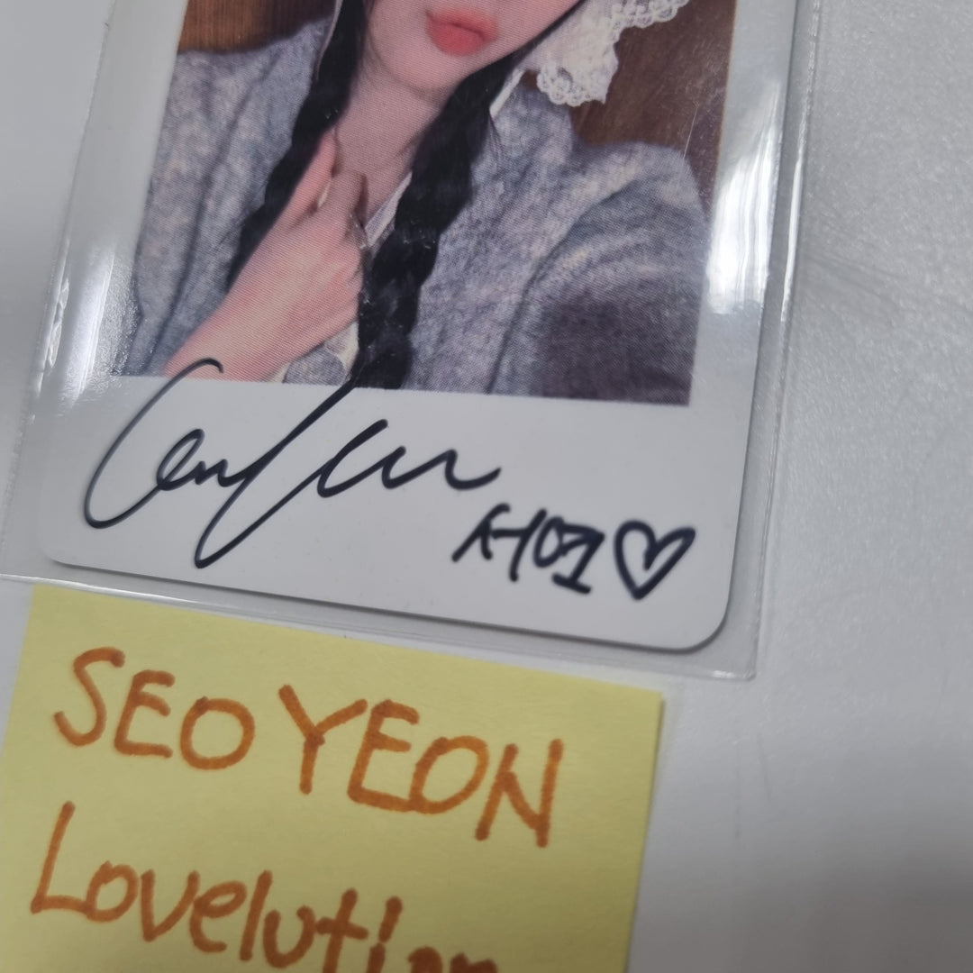 Seoyeon (Of TripleS) "LOVElution : MUHAN" - Hand Autographed(Signed) Polaroid Type Photocard [23.11.21] - HALLYUSUPERSTORE