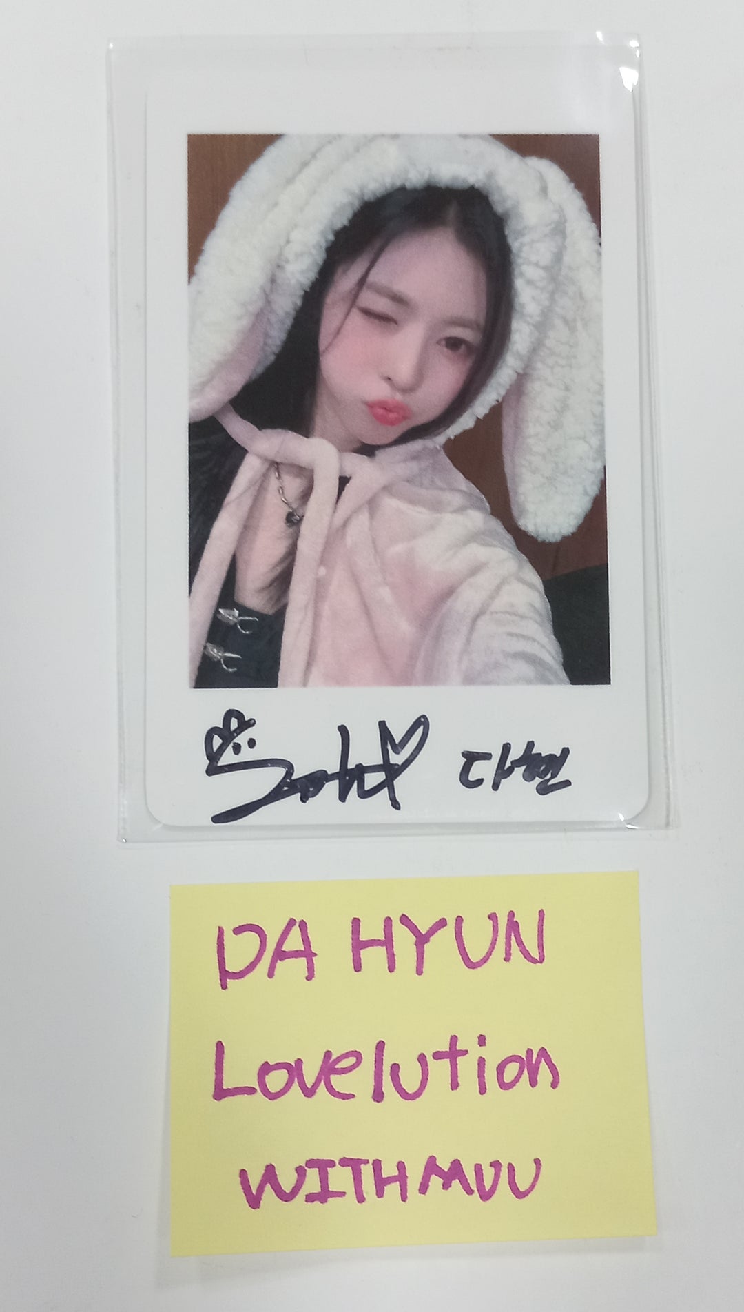 DAHYUN (Of TripleS) "LOVElution : MUHAN" - Hand Autographed(Signed) Polaroid Type Photocard [23.11.23] - HALLYUSUPERSTORE