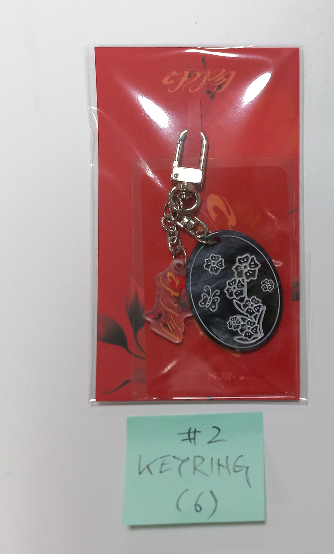Soojin "아가씨" 1st EP - Everline Pop-UP Store Official MD [Grip Tok, Keyring, Photocard Set, Deco Sticker Set] [23.11.24] - HALLYUSUPERSTORE