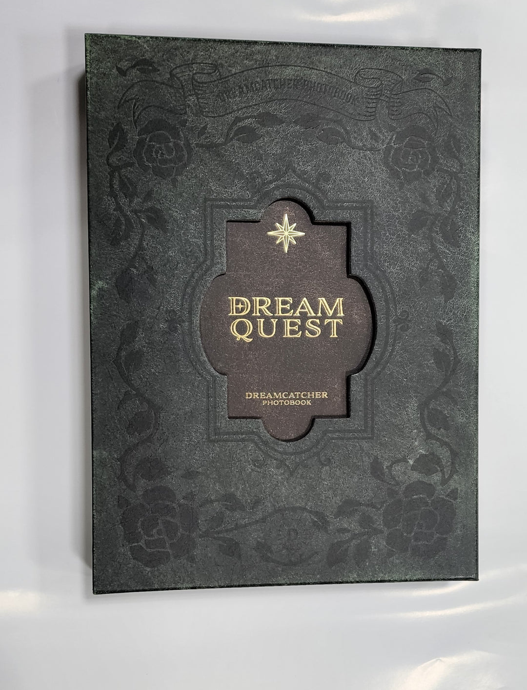 Dreamcatcher "DREAMQUEST" Photobook [DREAMQUEST Ver] - Hand Autographed(Signed) Album [23.12.12] - HALLYUSUPERSTORE