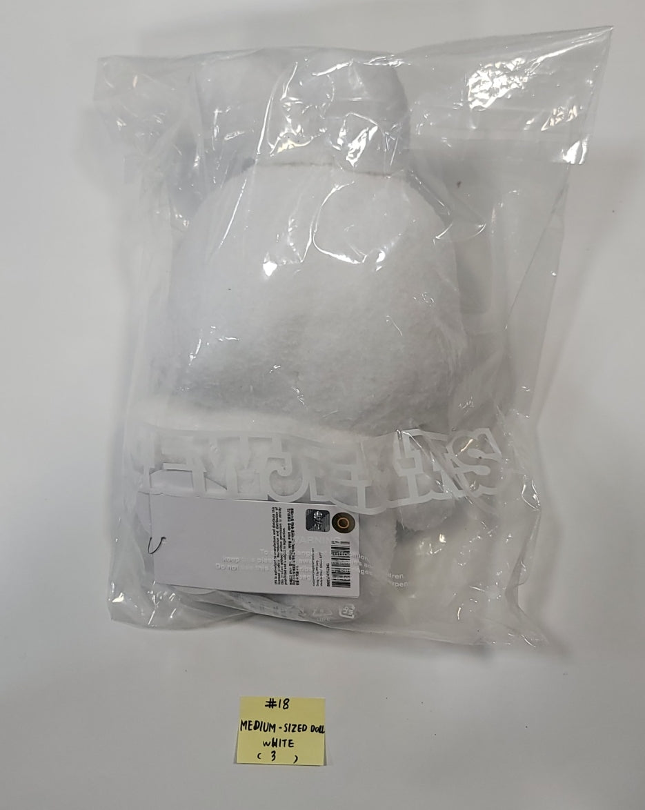 New Jeans - New Jeans x Line Friends Pop-Up Store Official MD (Plush Mini Pouch, Doll Closet, Plush Sticon, Medium-Sized Doll, Costume Plush, Plush House Slippers) [23.12.13] - HALLYUSUPERSTORE